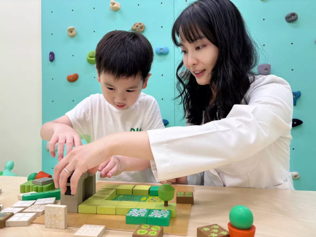 姚丹雅表示，皮諾丘職能治療所，除了職能治療外，還包括音樂療育課、藝術療育課等多種療育課程。